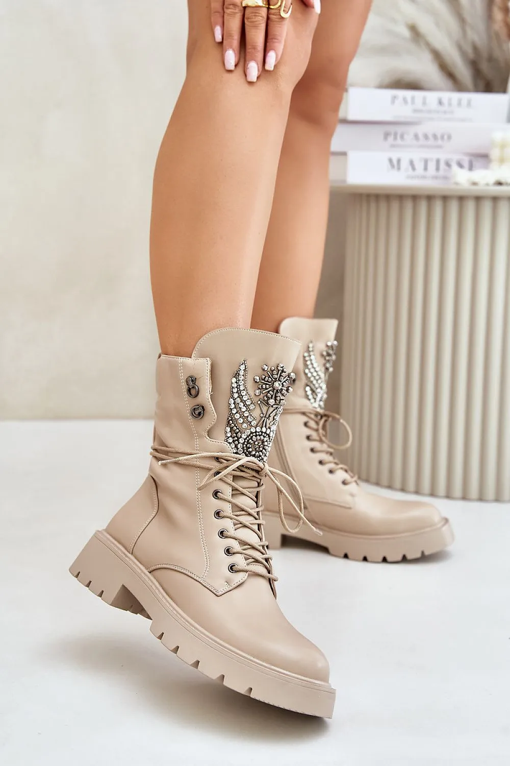 Insulated rounded toe caps worker boots
