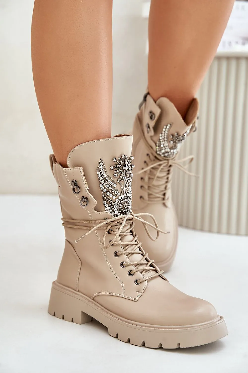 Insulated rounded toe caps worker boots