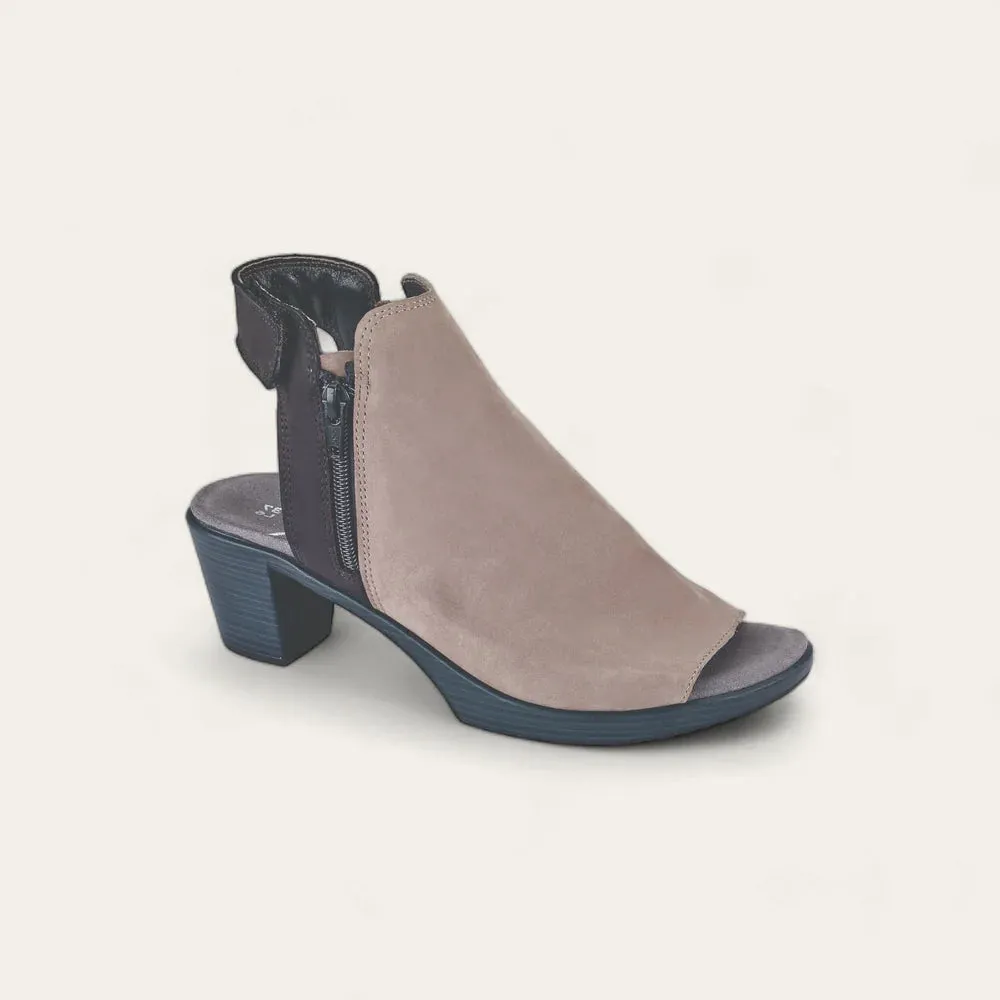 NAOT - FAVORITE - SIZE 36 - BLACK/ BEIGE