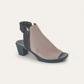NAOT - FAVORITE - SIZE 36 - BLACK/ BEIGE